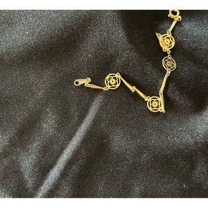 Vintage Gold Tone Avon Bracelet, 7”